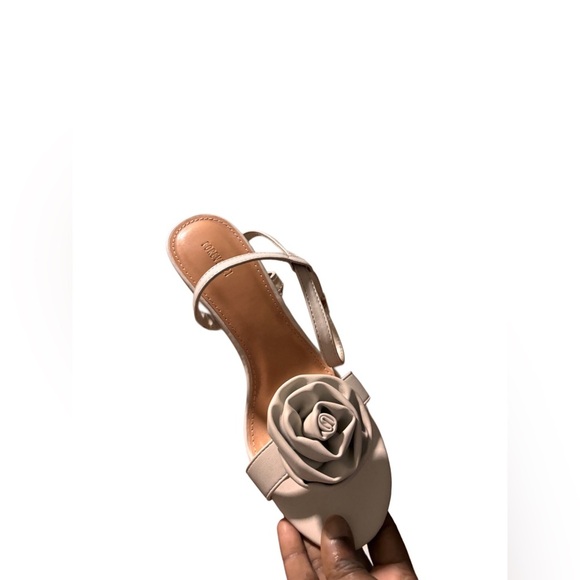 Brand new without tag Forever21 sandals heel with flower bow, chic - Picture 2 of 5